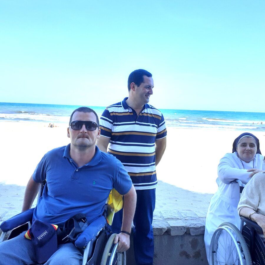 21-JUNTO AL MAR