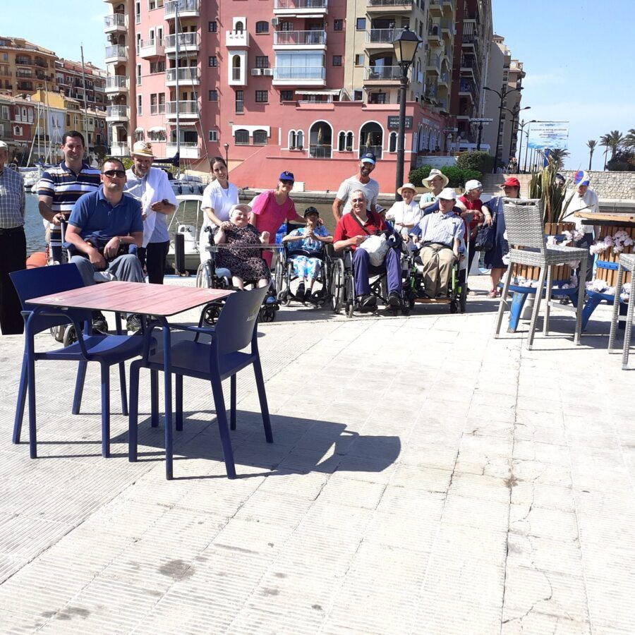 24-EN GRUPO AL SOL